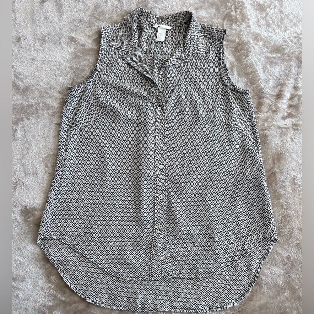 H&M women’s sleeveless collar blouse with cream/black pattern EUC (size 4)